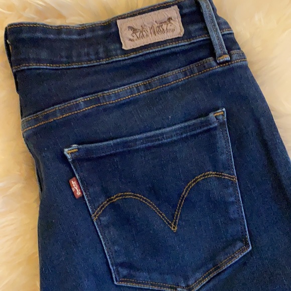 Levi’s Midrise Skinny w/spandex Short - Picture 3 of 6
